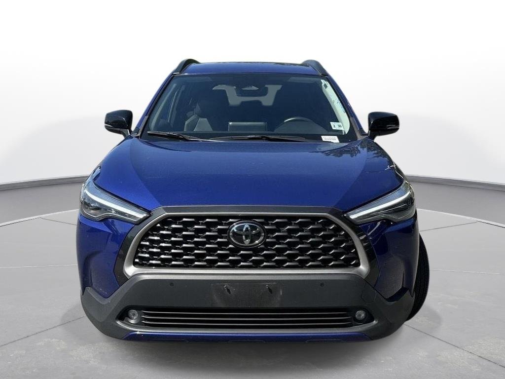 Used 2025 Blue Crush Metallic Toyota XLE image 3