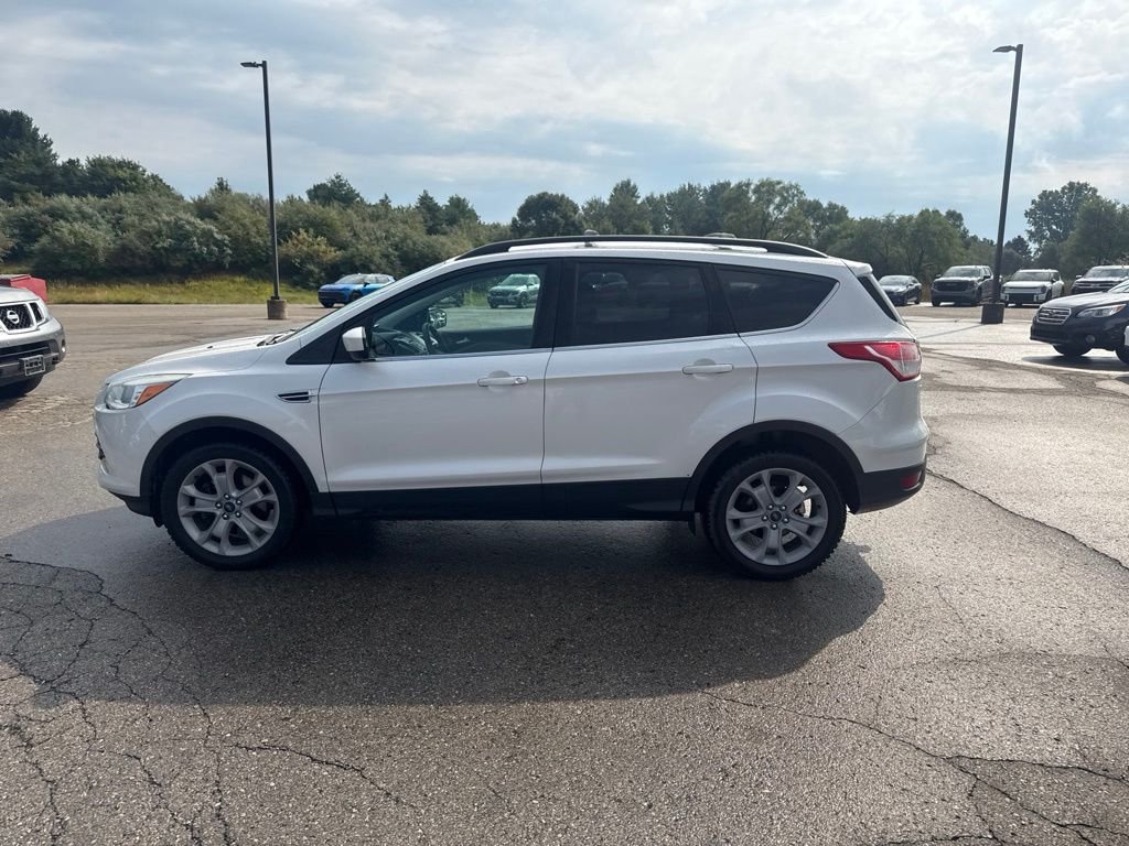 Used 2013 White Platinum Ford SE image 1