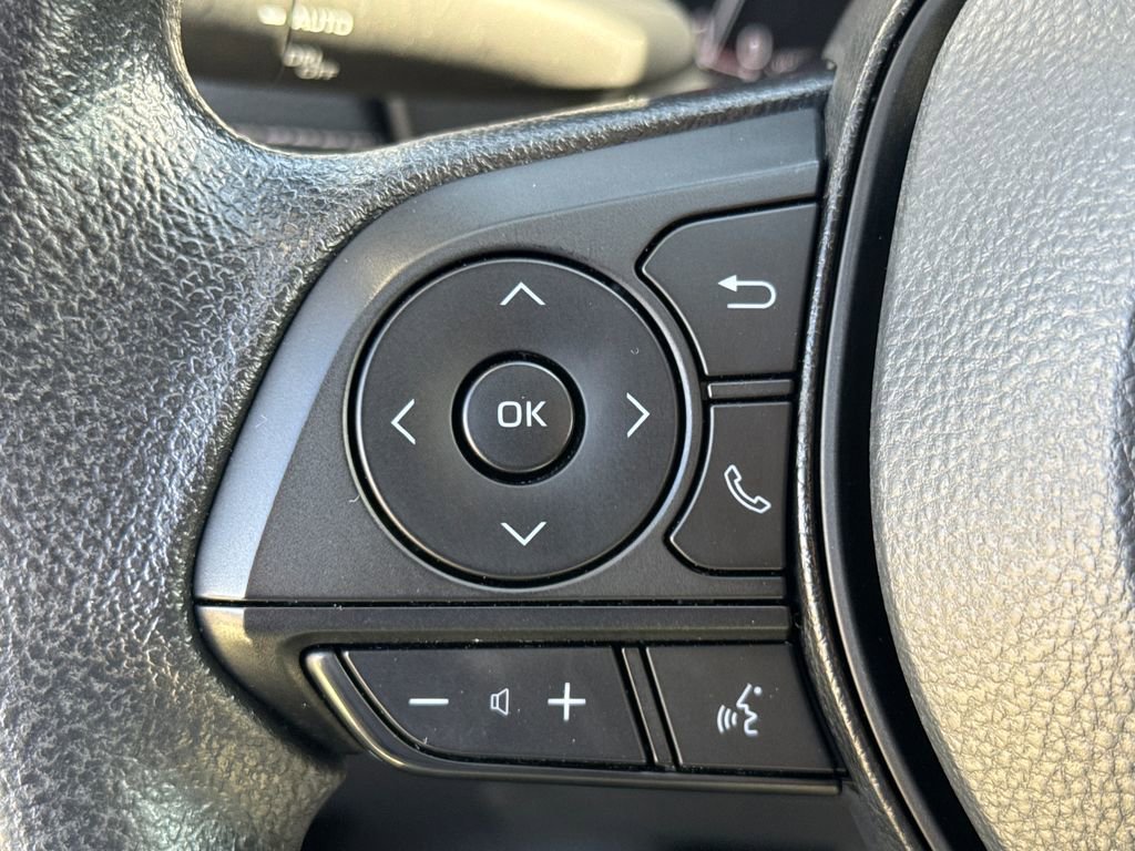 2025 Toyota RAV4 XLE - Photo 20