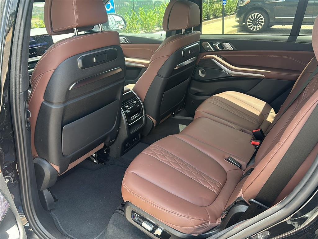 Used 2024 Black Sapphire Metallic BMW xDrive40i image 7