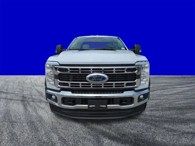 New 2026 Oxford White Ford F-550® XL image 9