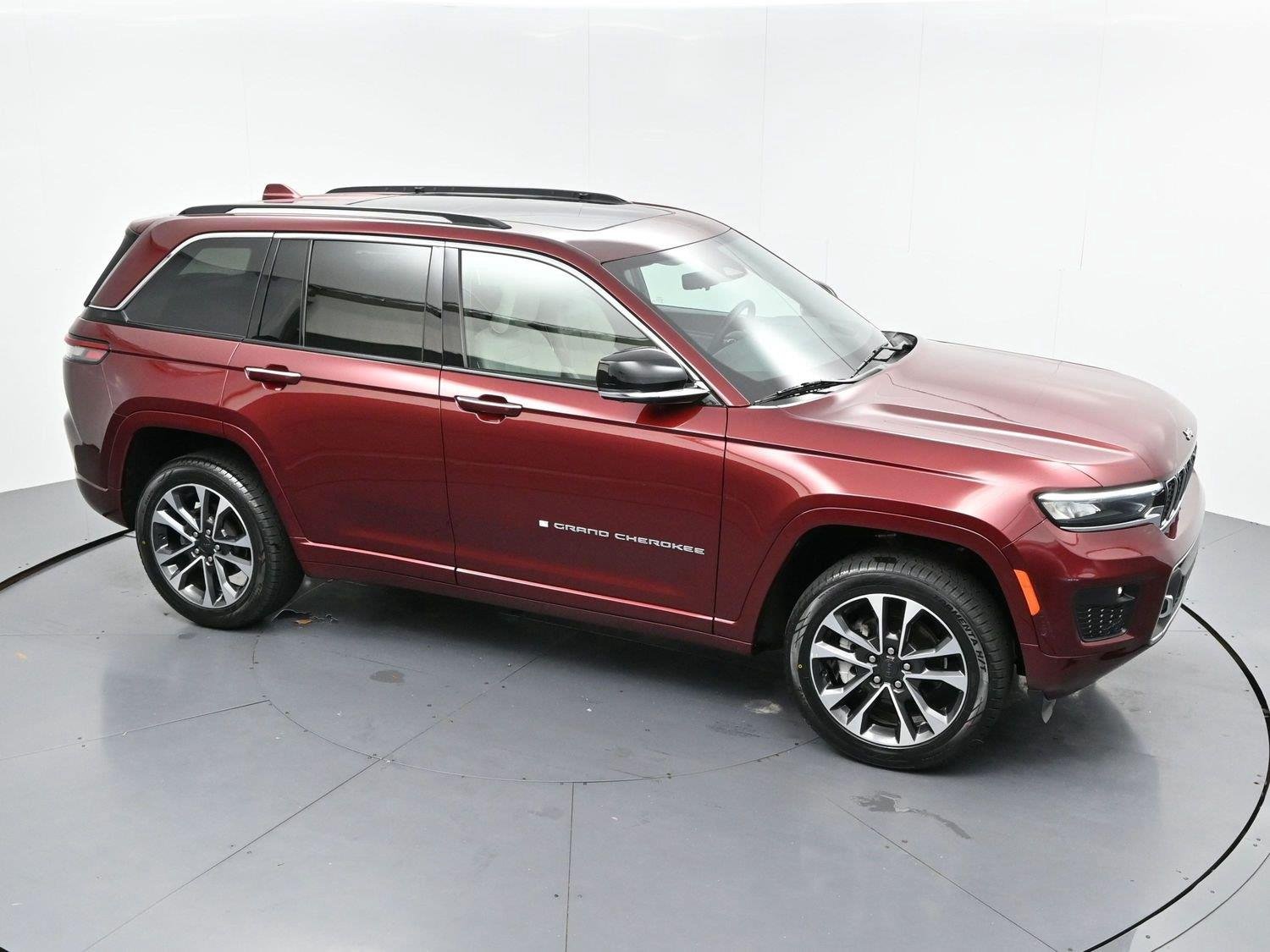 Used 2022 Velvet Red Pearlcoat Jeep Overland image 36