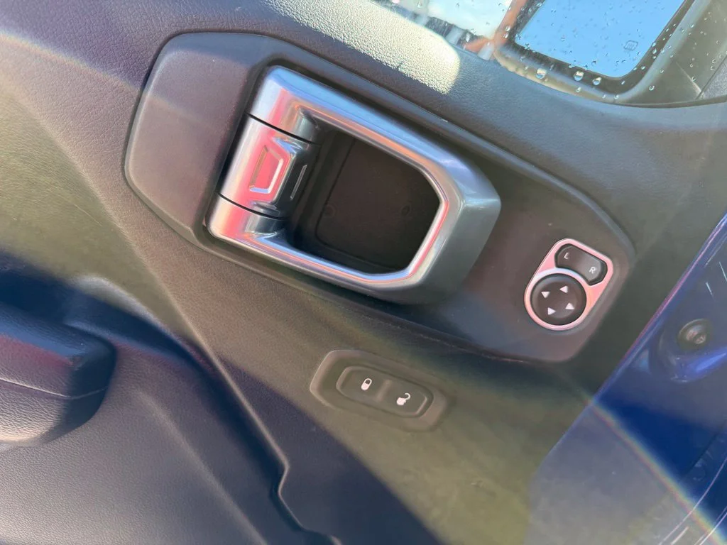 Used 2019 Blue Jeep Unlimited Sport S image 6