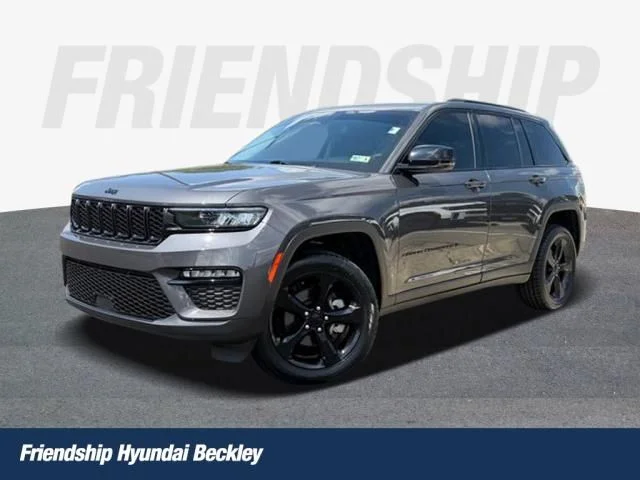 Used 2024 Gray Jeep Limited image 1