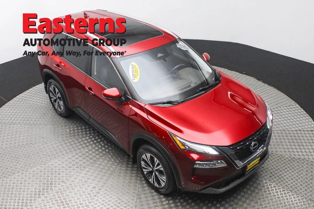 Used 2022 Red Nissan SV image 3