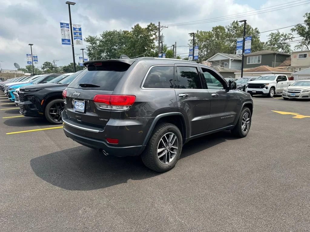 Used 2018 Gray Jeep Limited 4x4 image 3