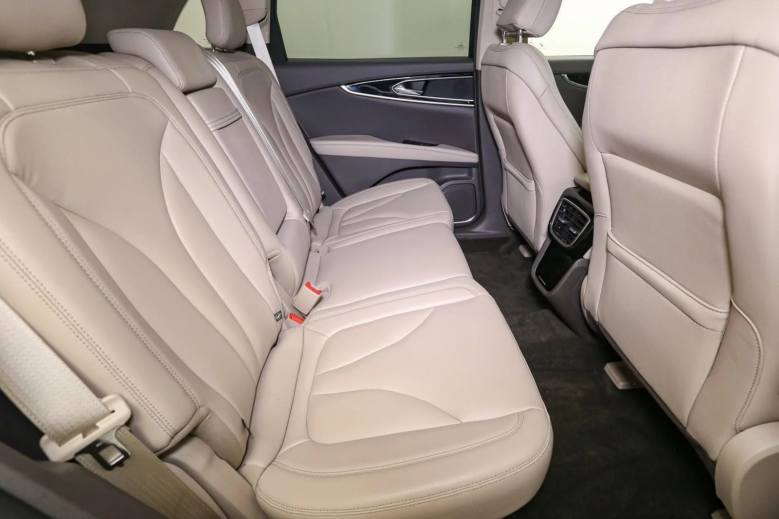 Used 2023 Ceramic Pearl Metallic Tinted Clearcoat Lincoln Standard image 21