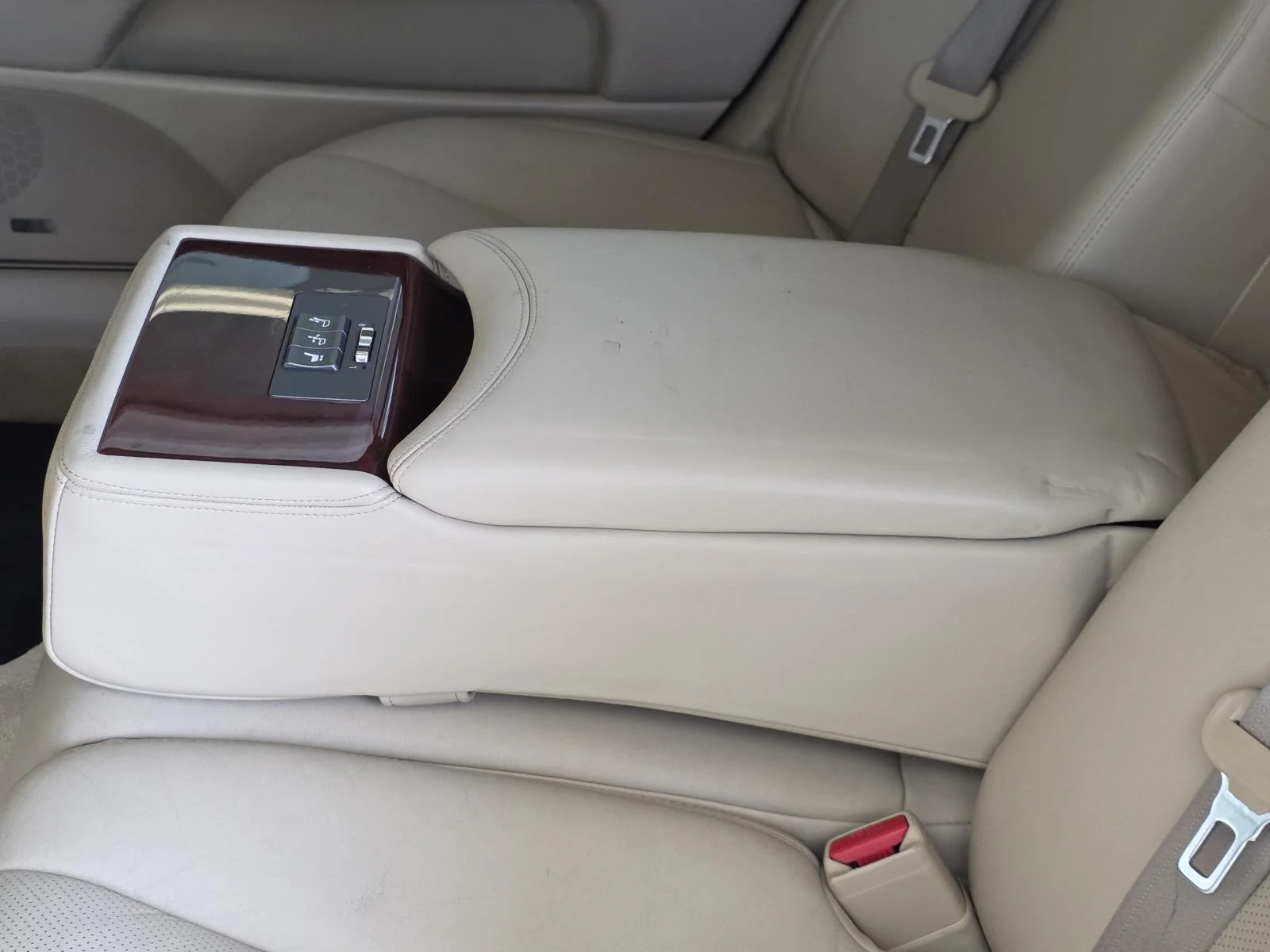 Used 2008  Lexus 460 L image 10