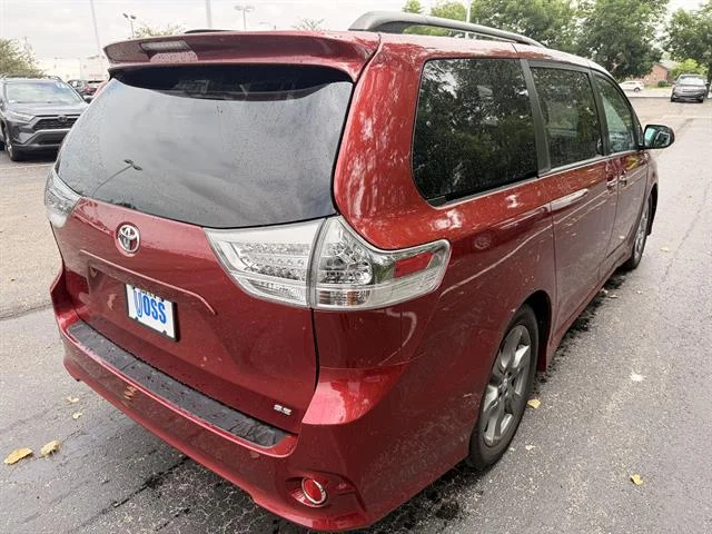 Used 2017 Salsa Red Pearl Toyota SE Premium 8-Passenger image 3
