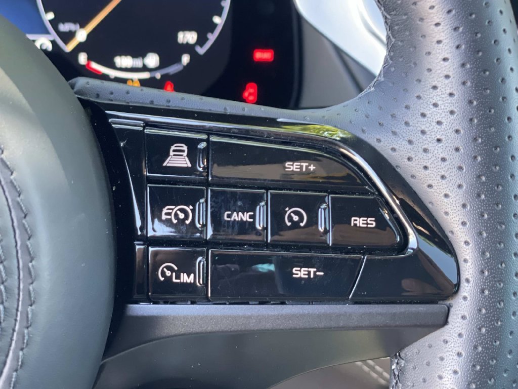 Used 2025  Maserati Modena image 9