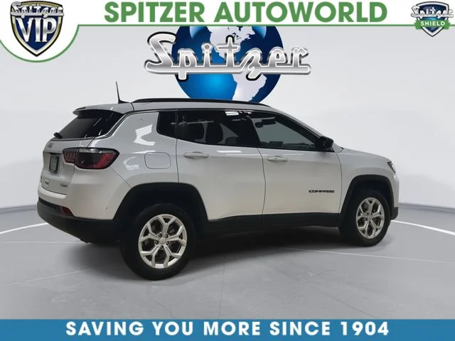 Used 2024 White Jeep Latitude image 10