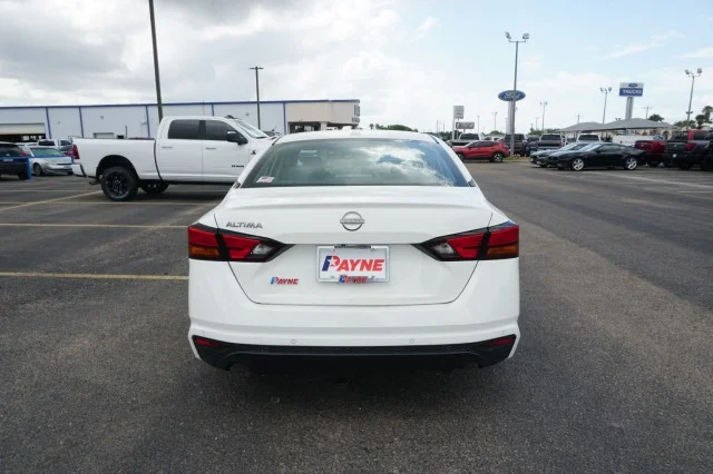 Used 2025 WHITE Nissan SV image 6