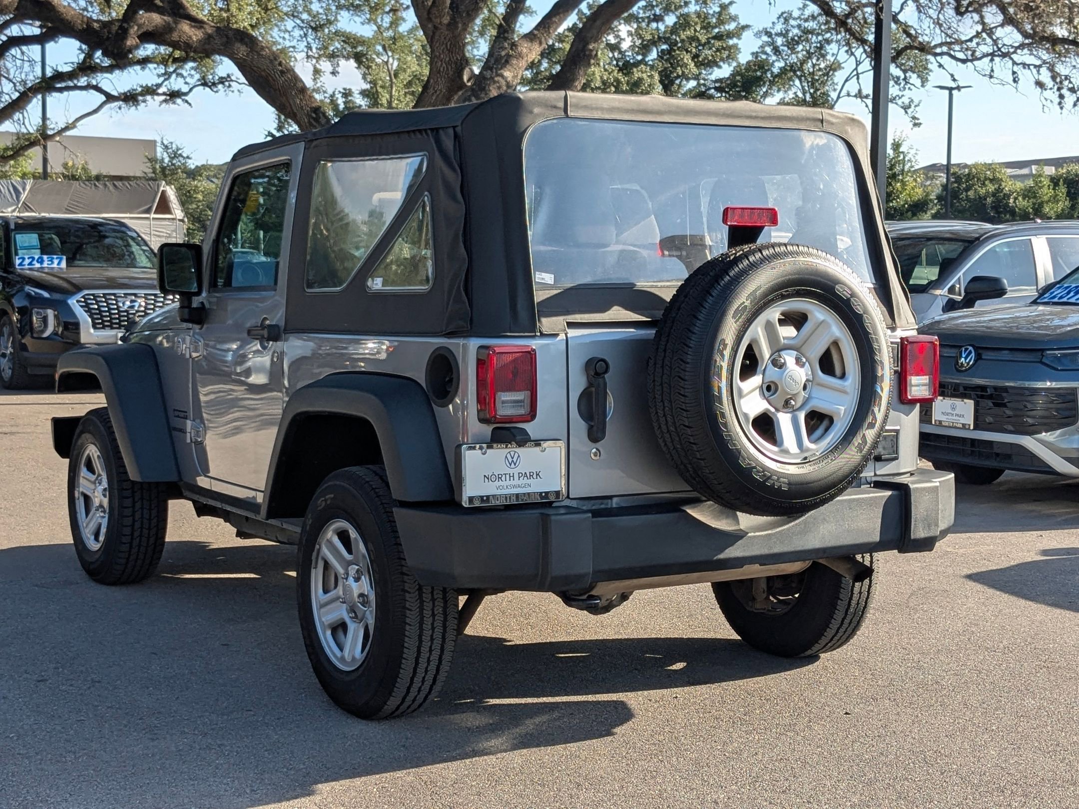 Used 2015 Billet Silver Metallic Clearcoat Jeep Sport image 5