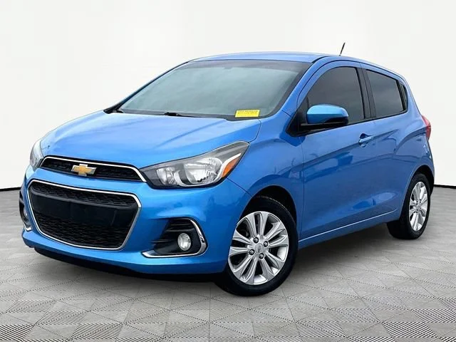 Used 2017 (Metallic Paint.) Chevrolet LT image 3