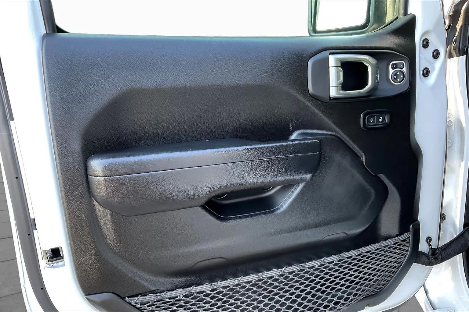 Used 2023 Bright White Clearcoat Jeep Sport S image 21