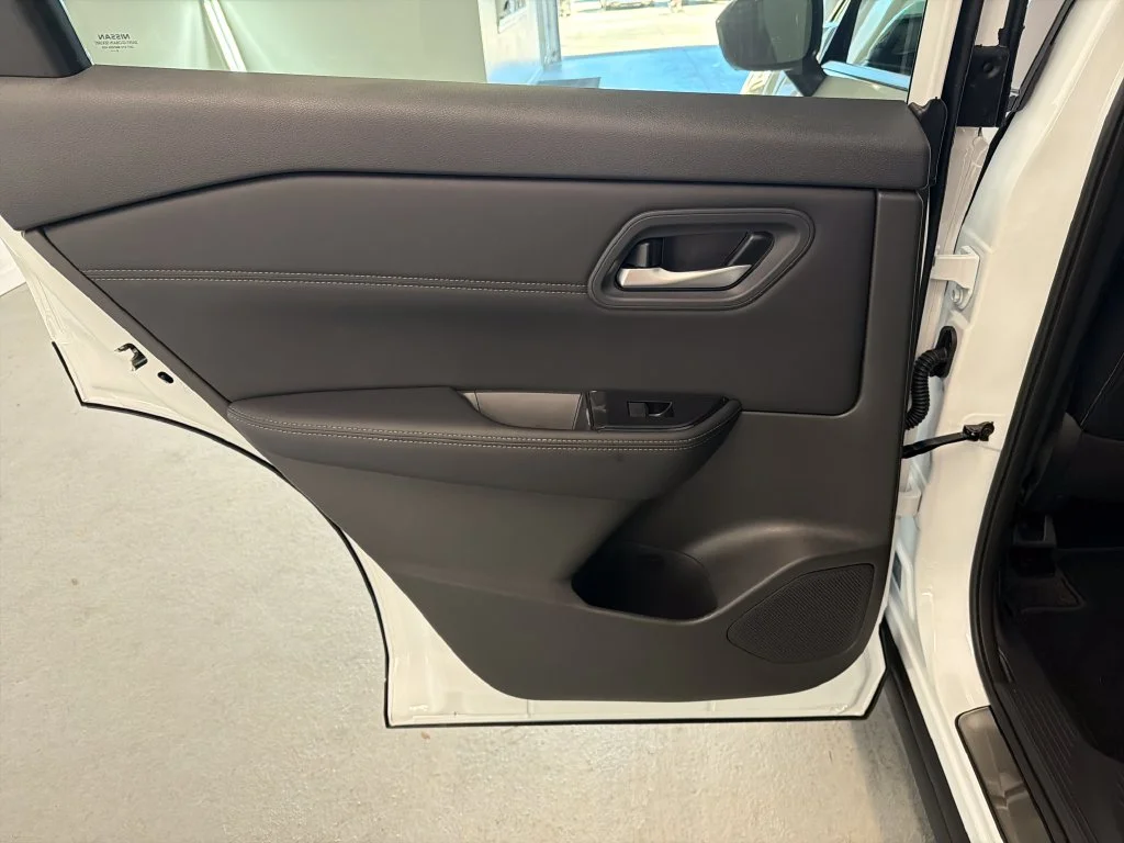 New 2027 Everest White Pearl TriCoat Nissan Dark Armor™ image 9
