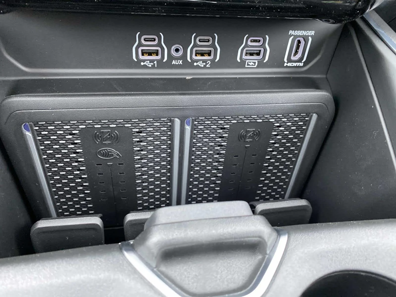 New 2026 Bright White Clear-Coat Exterior Paint RAM Laramie image 13