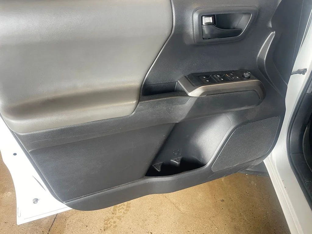 Used 2022 White Toyota SR5 image 9