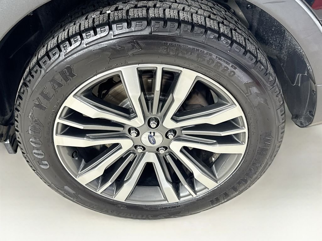 Used 2017 Shadow Black Ford Platinum image 43