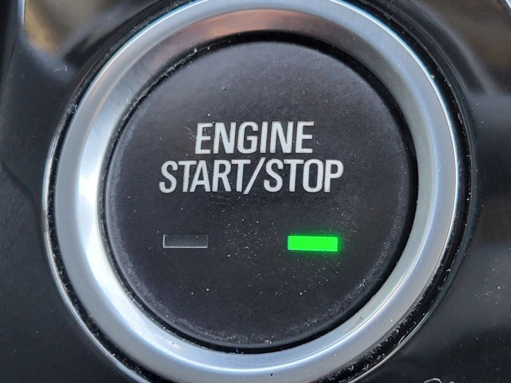 Used 2018 Summit White Buick Essence image 8
