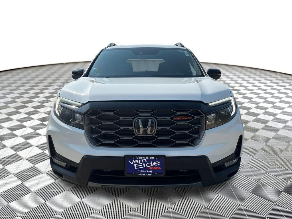 Certified Used 2022 Platinum White Pearl Honda AWD TRAILSPORT image 8