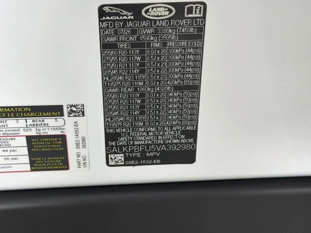 New 2027 Fuji White Land Rover SE image 34