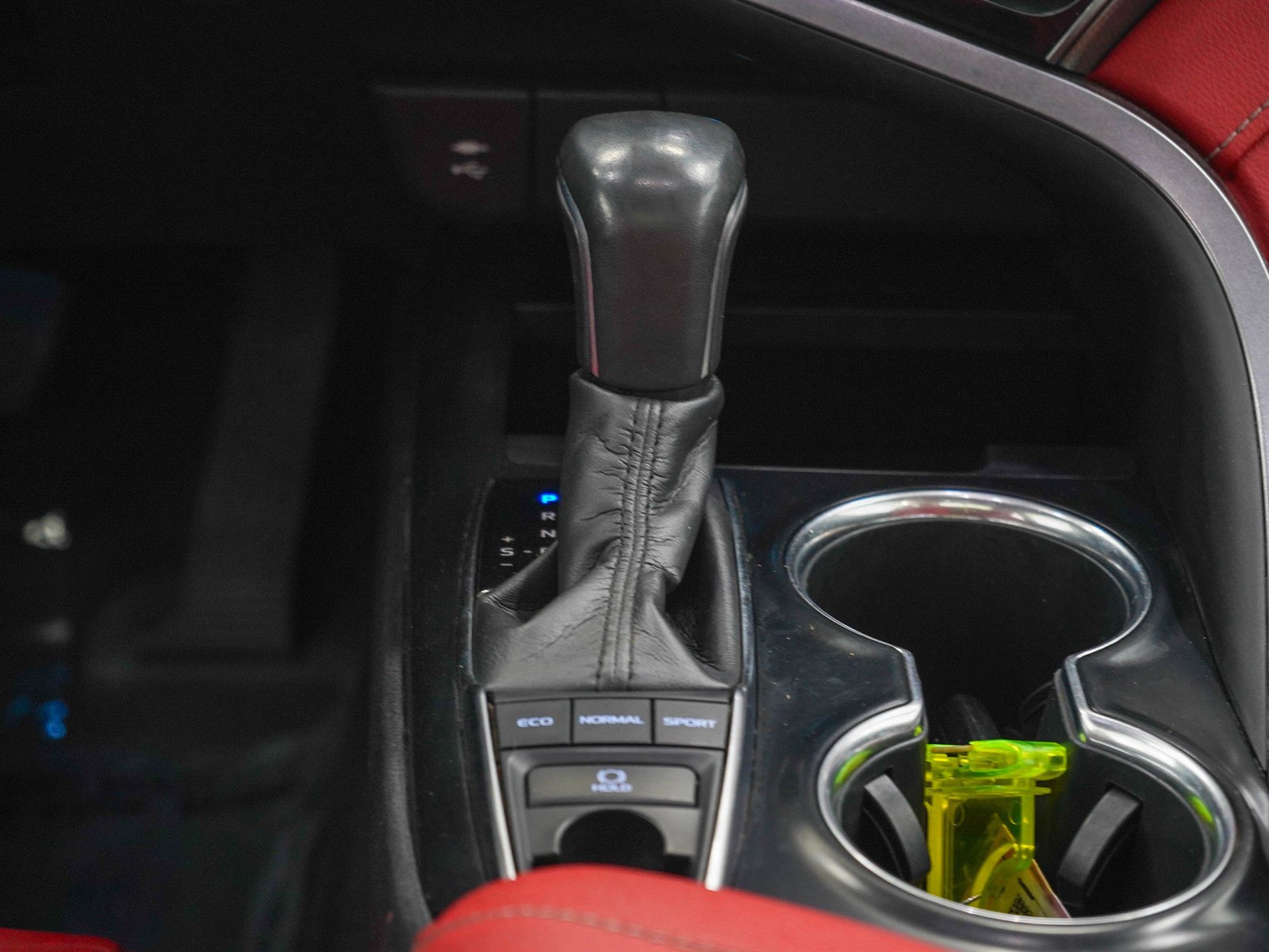 Used 2019 Midnight Black Metallic Toyota Xse image 17