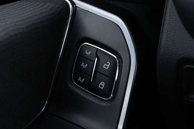 Used 2023 Silver Ford Platinum image 4