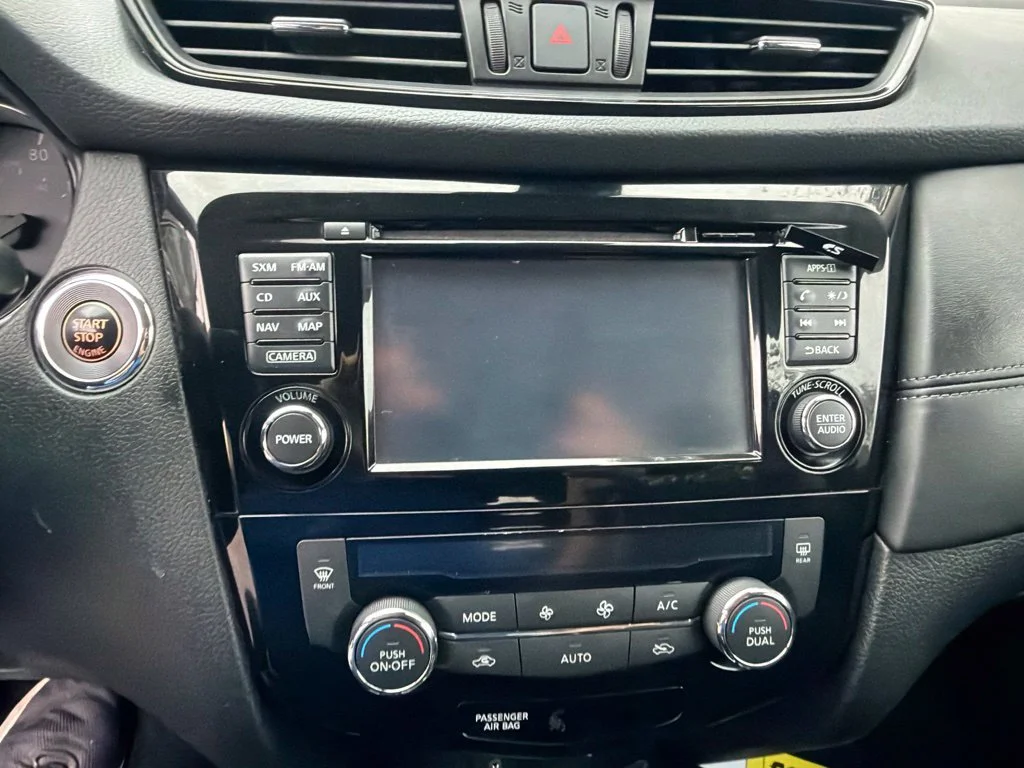 Used 2017 Black Nissan SL image 18