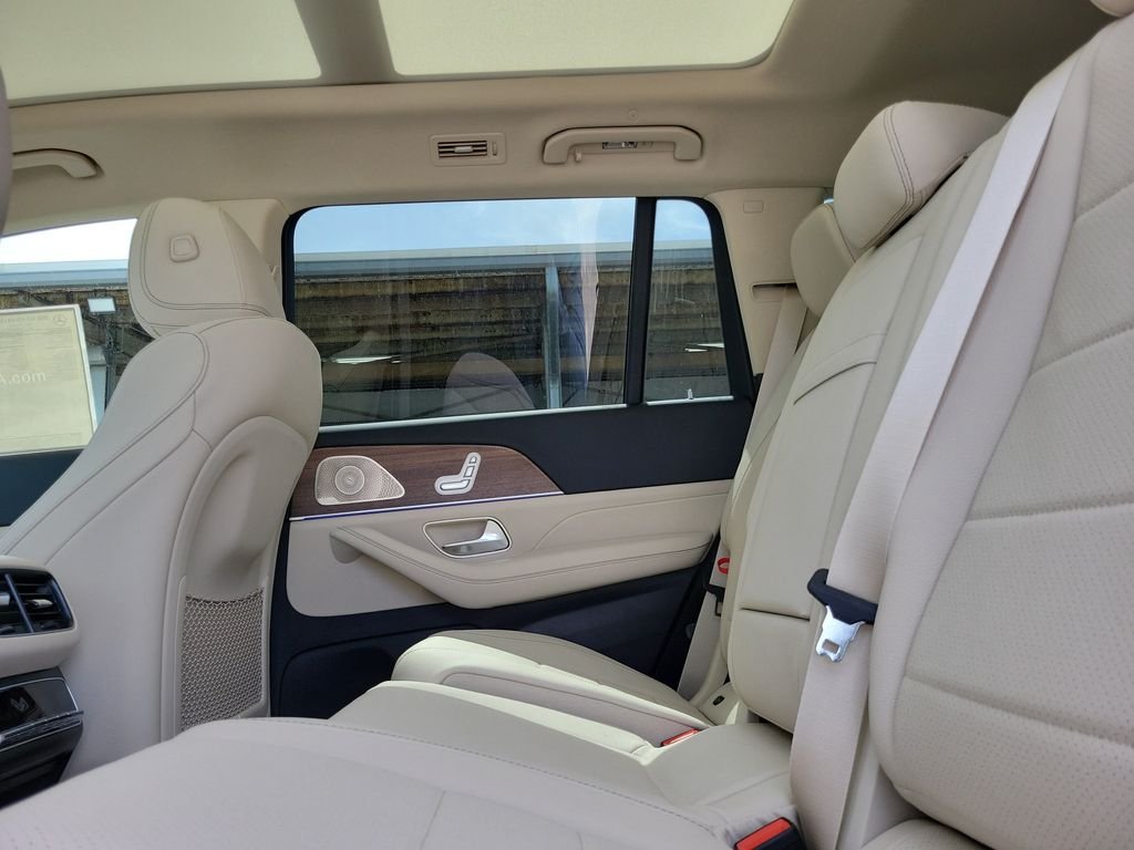 New 2026 Polar White Mercedes-Benz GLS 450 image 11
