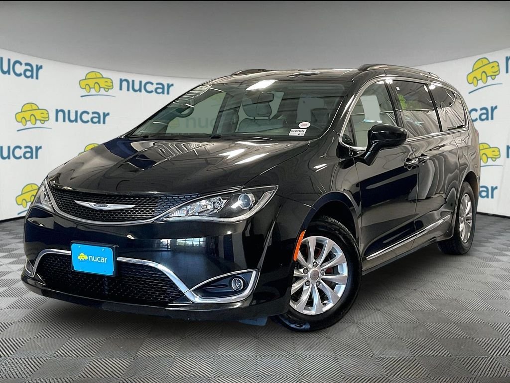 Used 2017 Black Chrysler Touring L image 3
