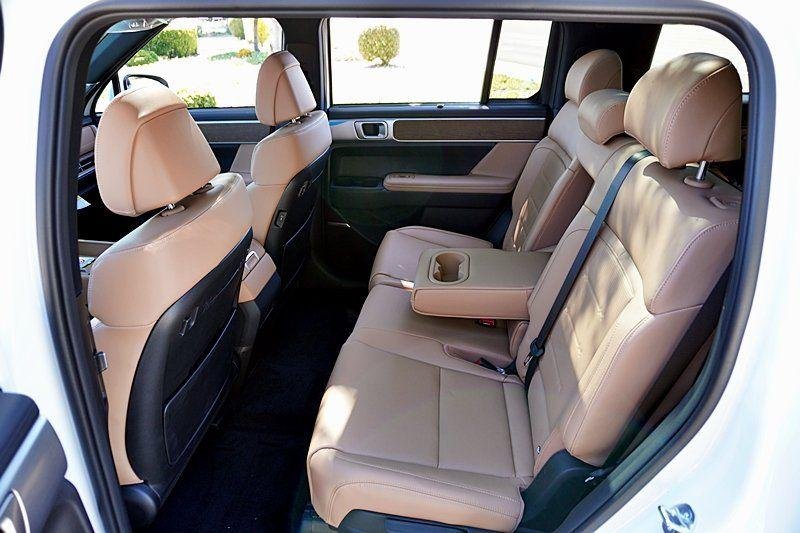 2025 Hyundai Santa Fe Limited - Photo 21