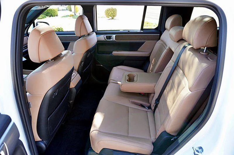 2025 Hyundai Santa Fe Limited - Photo 21
