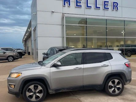 Used 2018 Billet Silver Metallic Clearcoat Jeep Latitude image 3