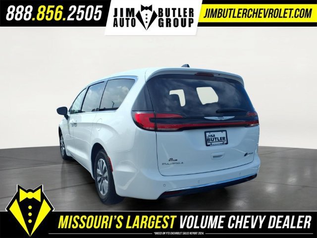 Used 2024  Chrysler Hybrid Select image 2
