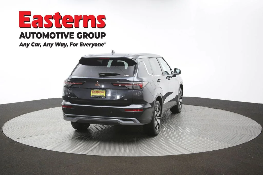 Used 2025 Gray Mitsubishi SE image 34