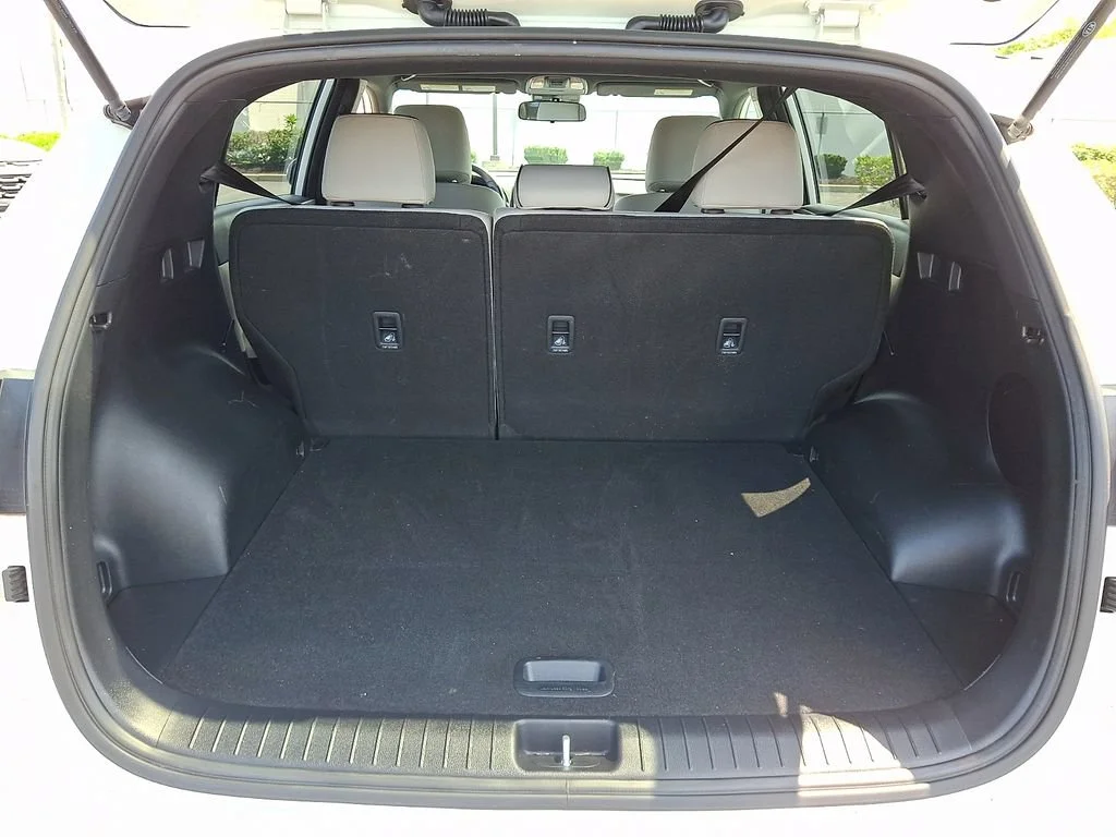 Used 2019 White Kia EX image 31