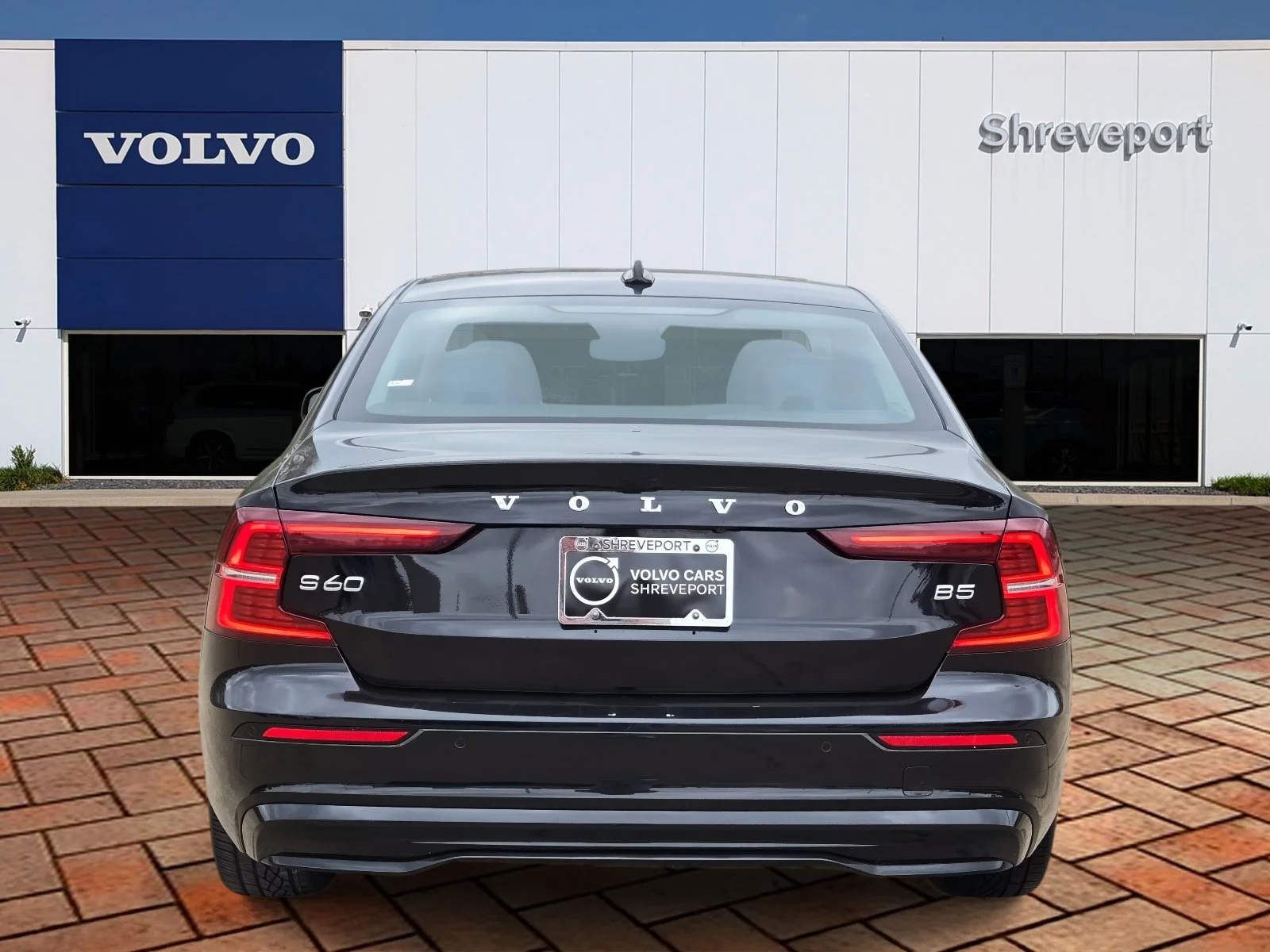 Certified Used 2024 Onyx Black Metallic Volvo Core Dark Theme image 5