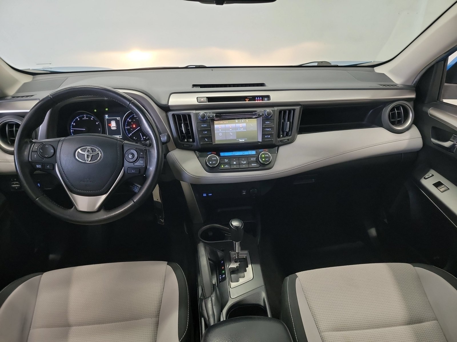 Used 2018 Electric Storm Blue Toyota XLE image 14