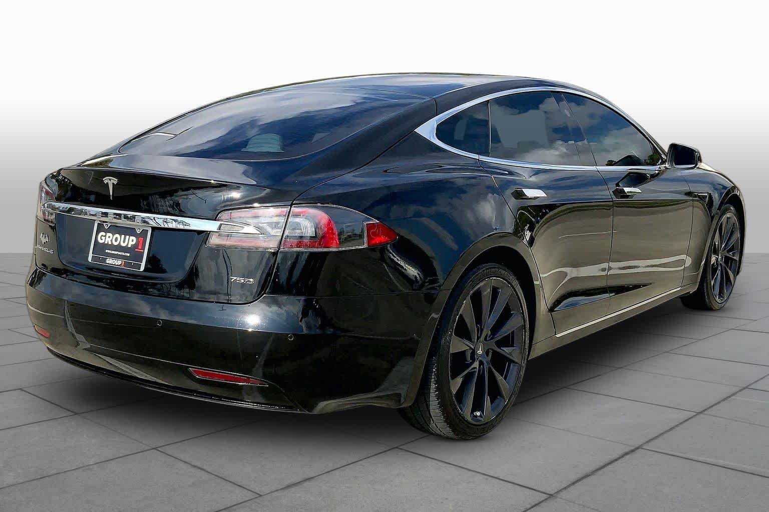 Used 2018 Obsidian Black Metallic Tesla 75D image 12