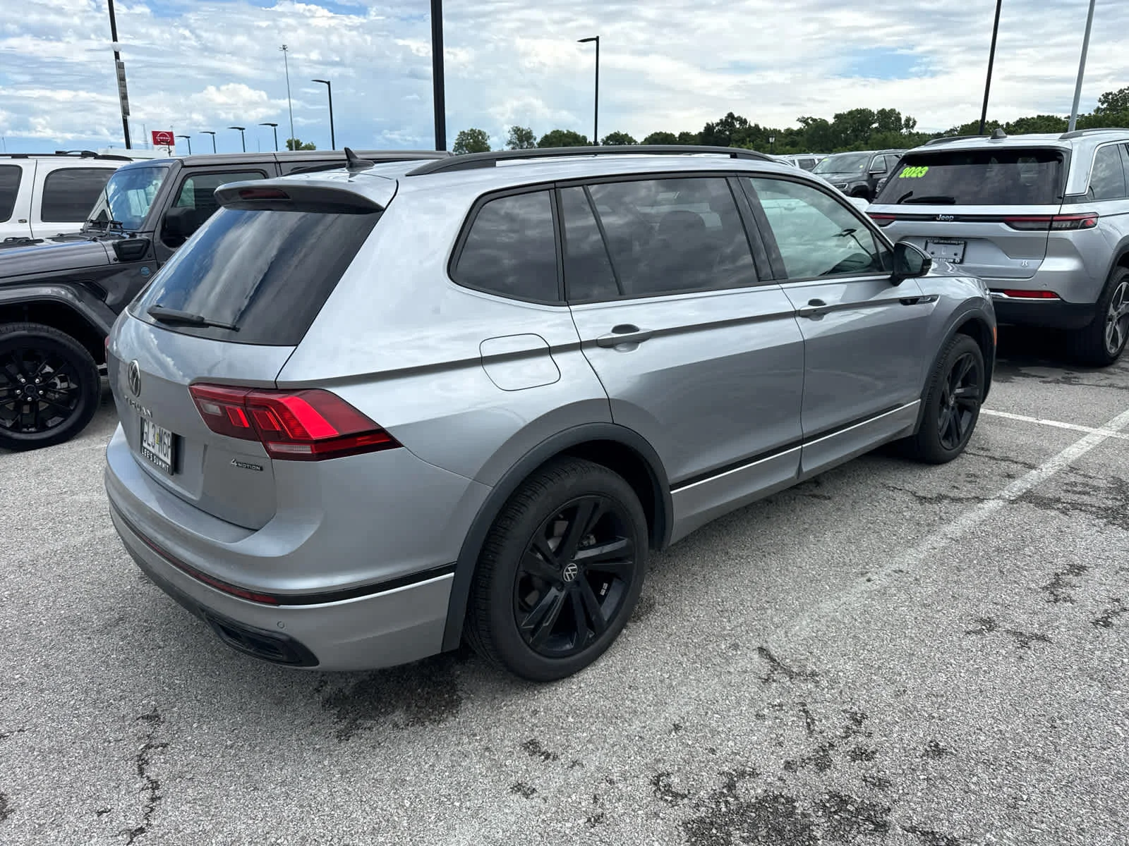 Used 2024 Pyrite Silver Metallic Volkswagen SE R-Line Black image 4