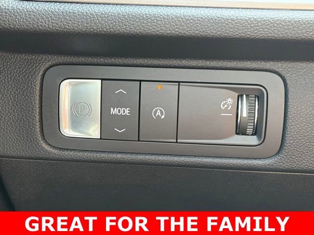 Used 2025 Mosaic Black Metallic Chevrolet LT image 21