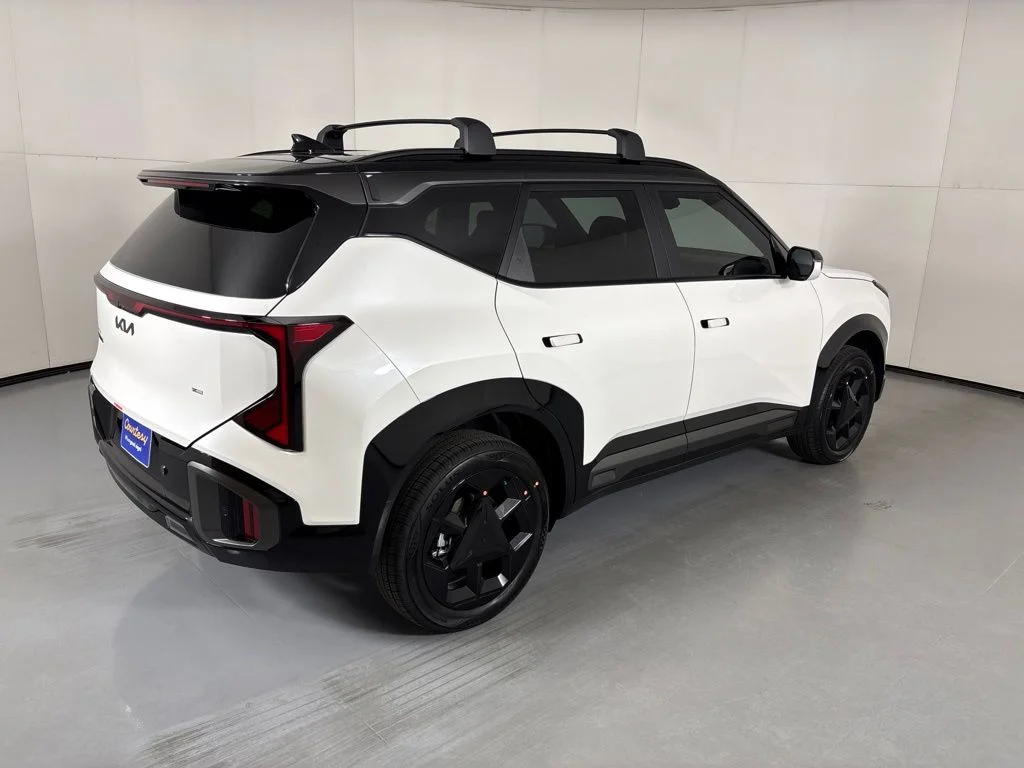 New 2027 Snow White Pearl / Black Roof Kia X-Line image 8