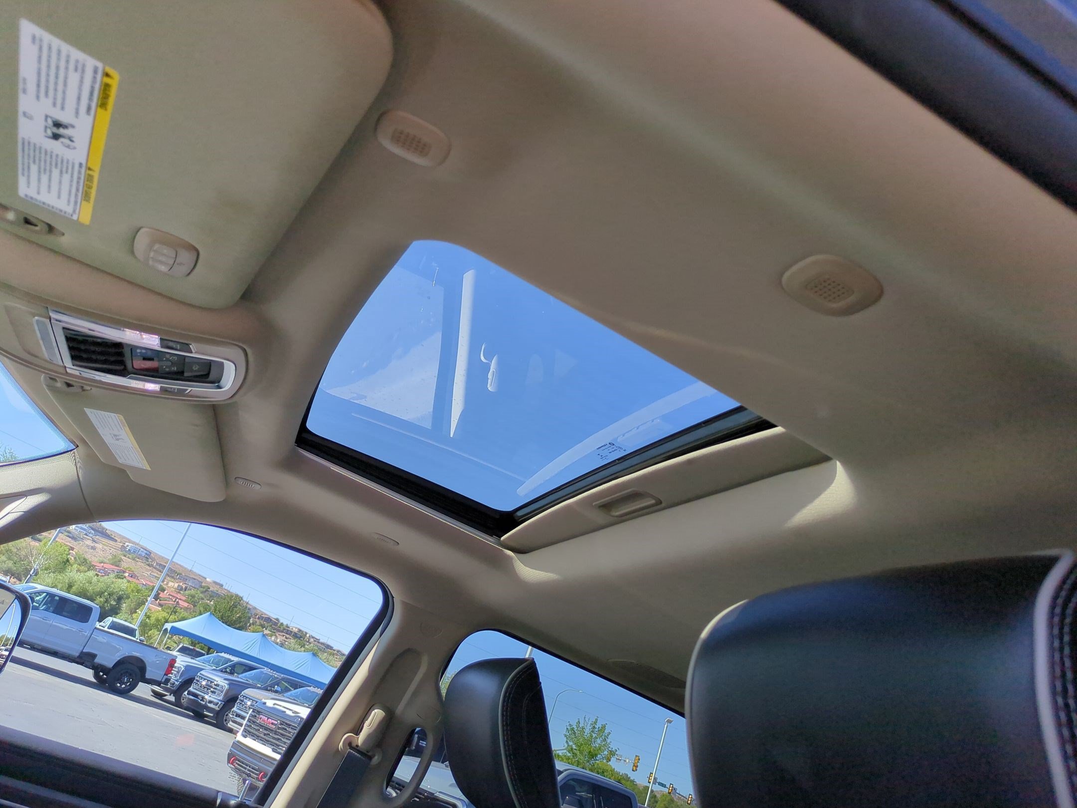 Used 2019 Granite Crystal Clearcoat Metallic Ram Laramie image 15