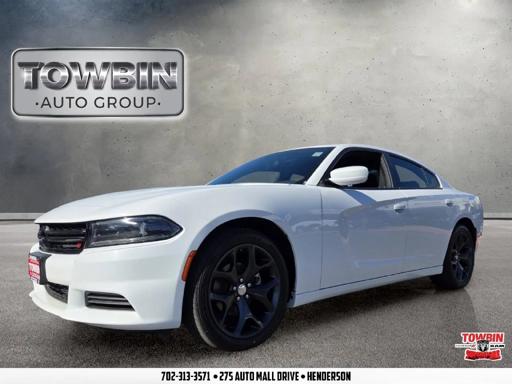 Used 2022 White Dodge SXT image 1