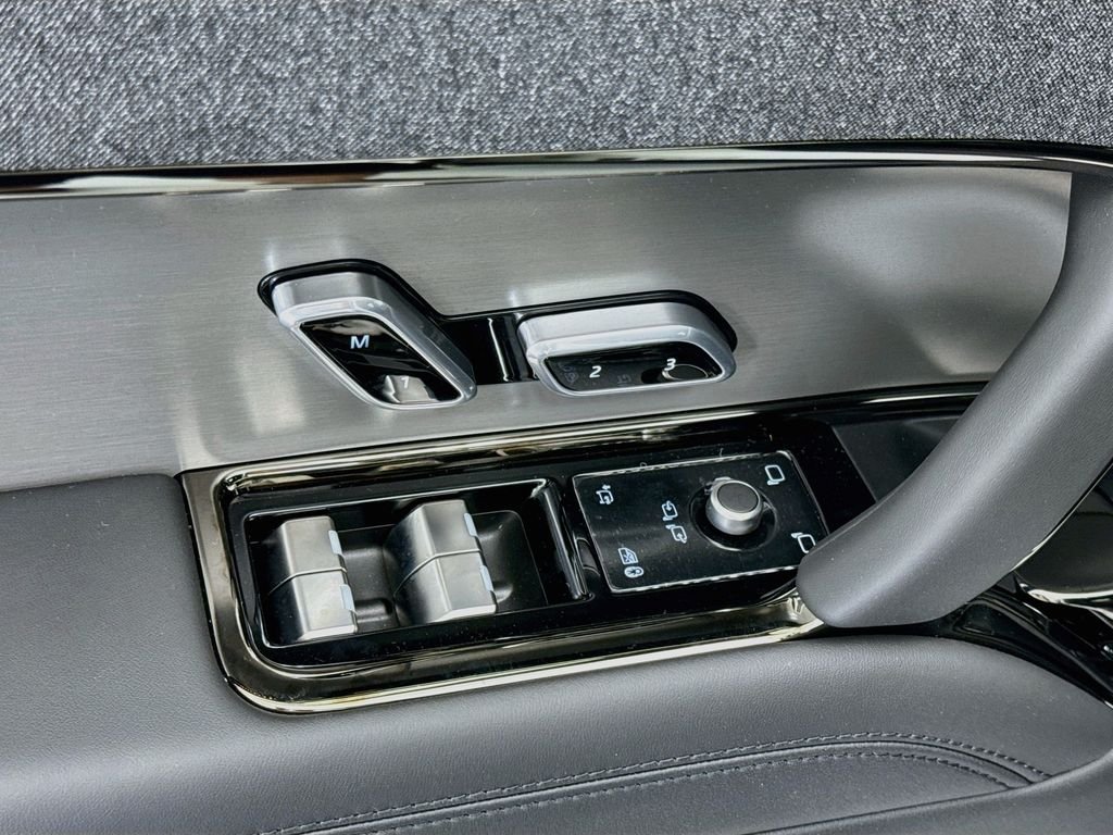New 2026 Fuji White Land Rover Dynamic SE image 22