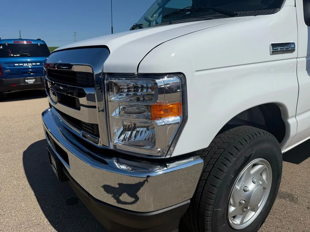 New 2026 Oxford White Ford E-350 SRW image 21