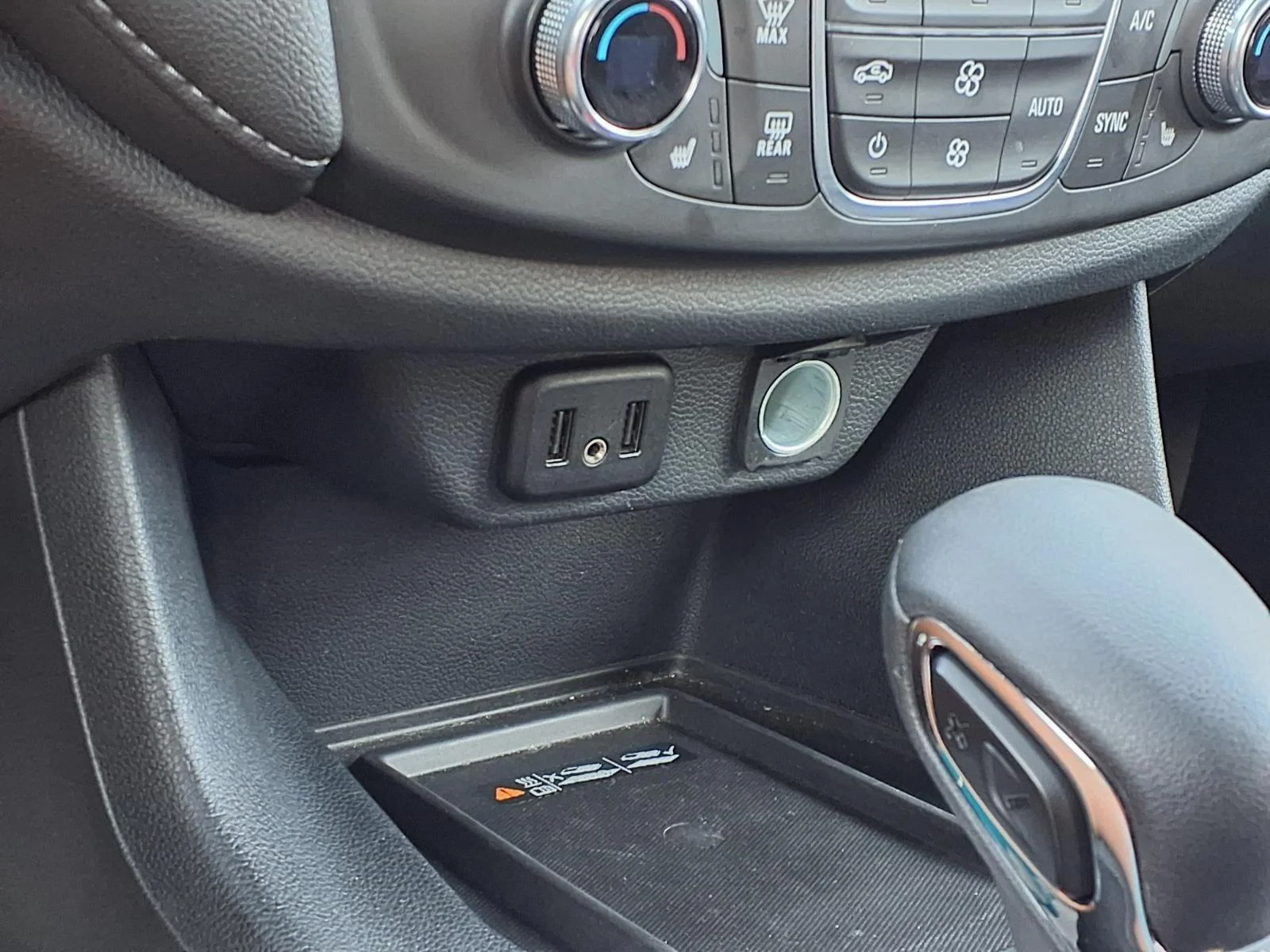 Used 2022 Silver Ice Metallic Chevrolet LT Cloth image 6