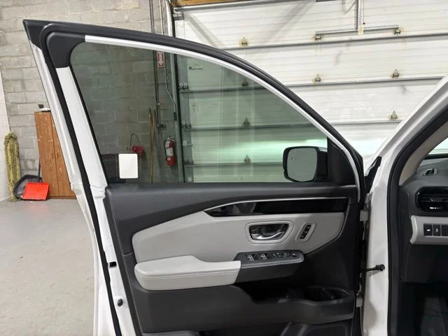 Used 2024 Platinum White Pearl Honda Touring image 13