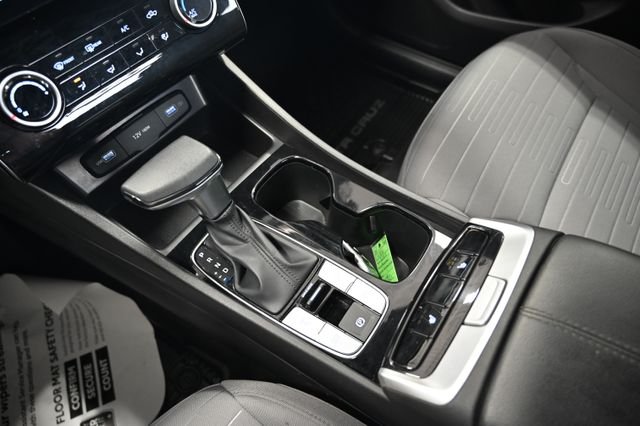 Used 2023 White Hyundai SEL image 18